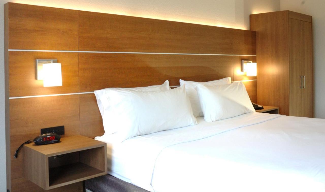 Holiday Inn Express Hotel & Suites Goshen By Ihg Extérieur photo