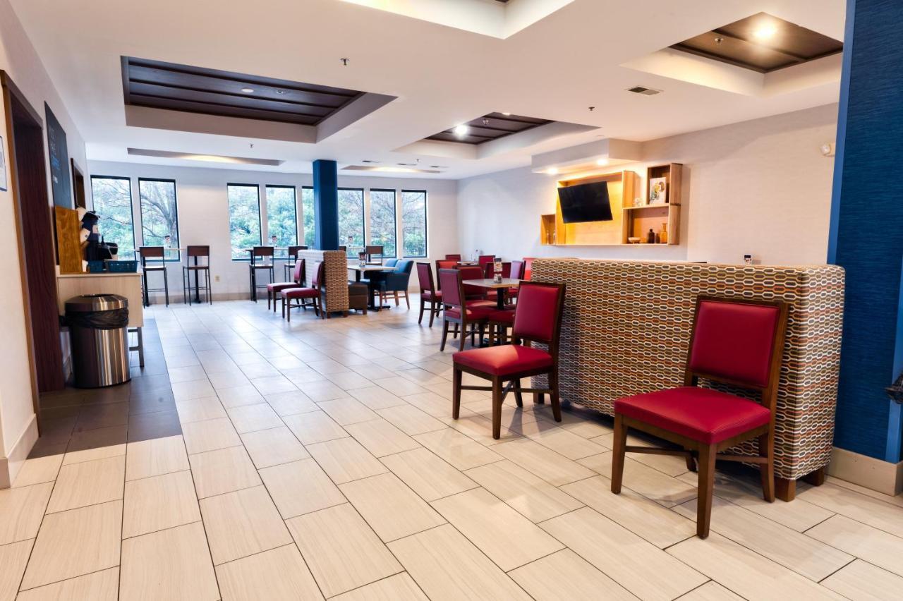 Holiday Inn Express Hotel & Suites Goshen By Ihg Extérieur photo