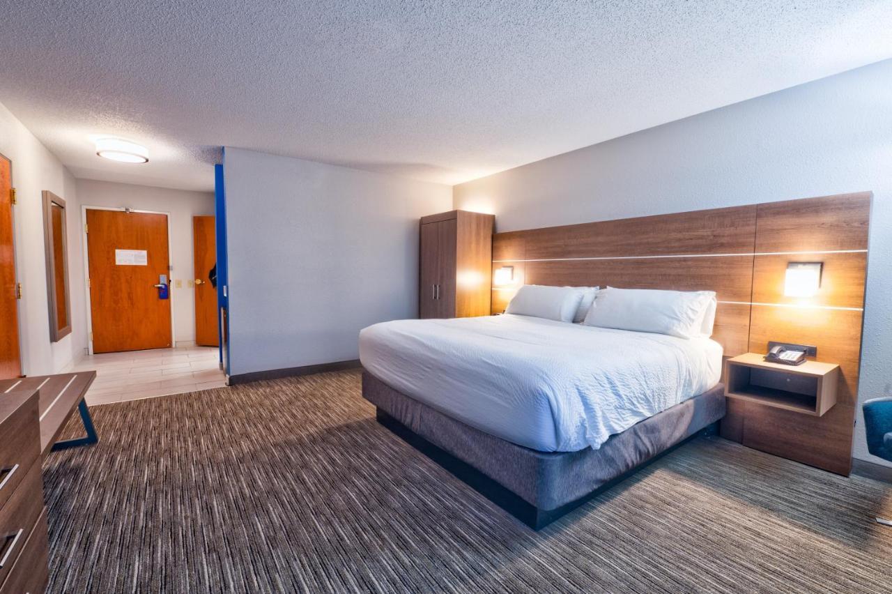 Holiday Inn Express Hotel & Suites Goshen By Ihg Extérieur photo